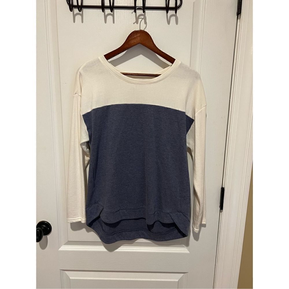 Liz Claiborne Cream and Blue Sweatshirt